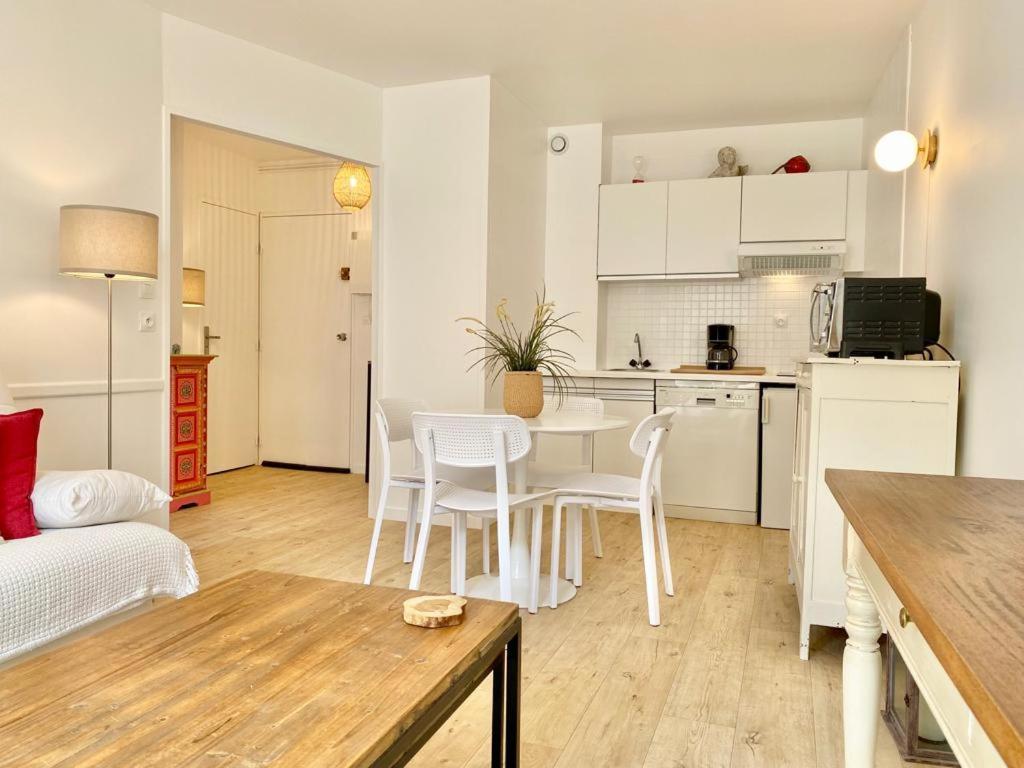 Appartement Elegant Avec Vue Sur Le Port سان مارتن دو ر المظهر الخارجي الصورة