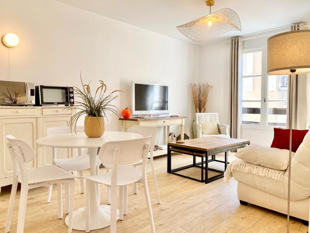 Appartement Elegant Avec Vue Sur Le Port سان مارتن دو ر المظهر الخارجي الصورة